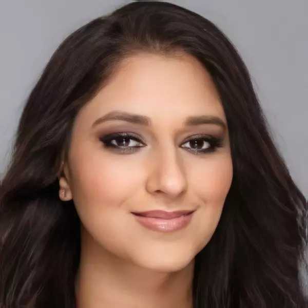 Maria Chaudhry -Headshot Photo